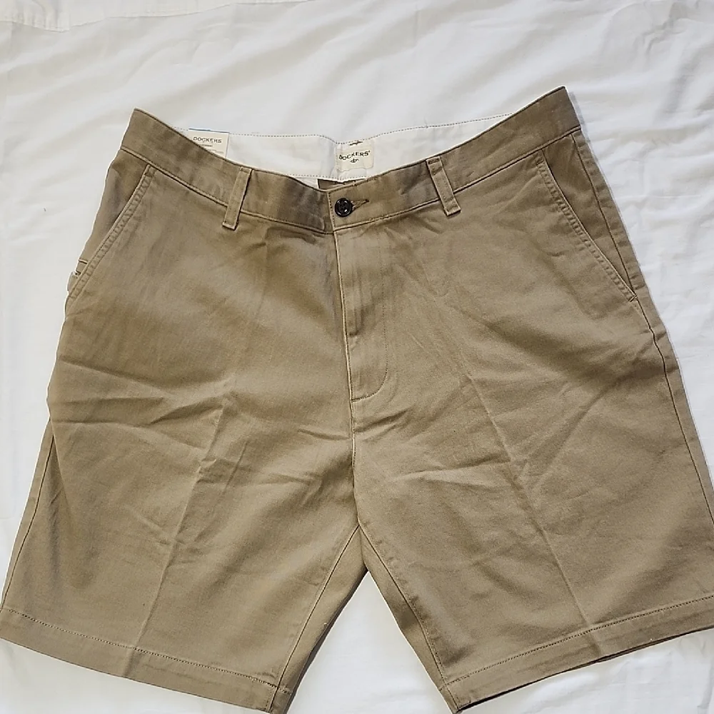 Dockers Men's Tan Shorts with Smartphone Pocket